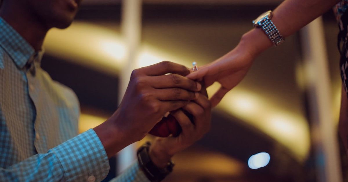 Engagement Ring Buying Guide: Ideal Price and Tips