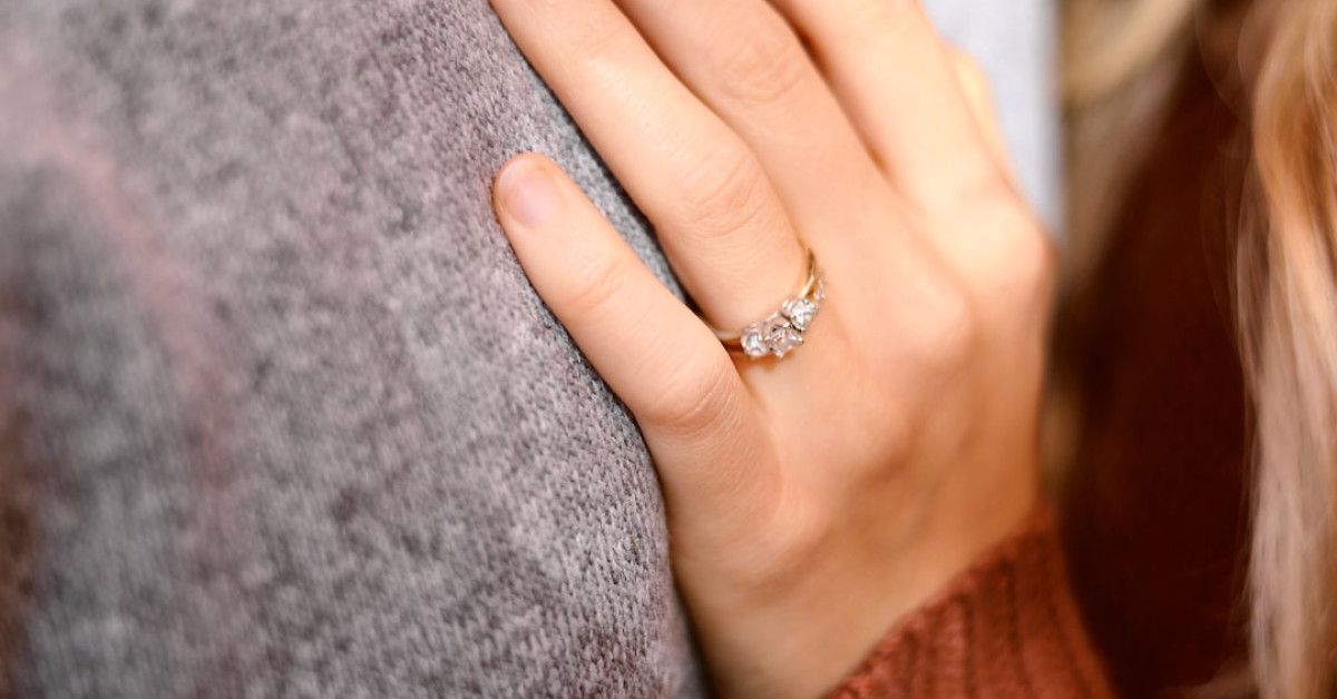Unforgettable engagement gifts - perfect presents for couples in 2023.